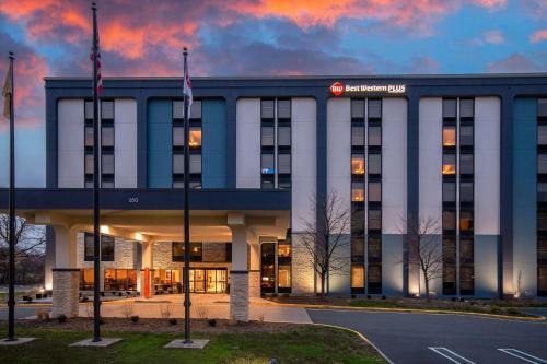 Secaucus Hotel | Pet-Friendly Getaway at Best Western Plus Meadowlands