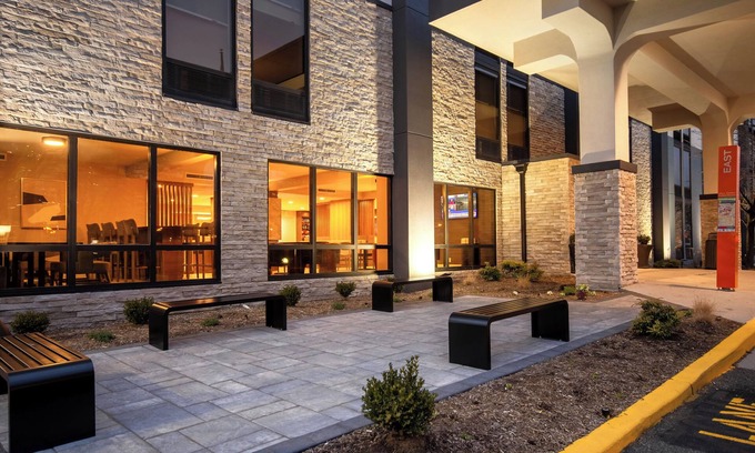 Secaucus Hotel | Discover Comfort at Best Western Plus Meadowlands Hotel