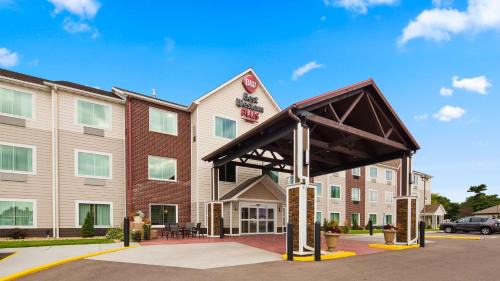 Menomonie Hotel | Relax at BEST WESTERN Plus Menomonie Inn & Suites