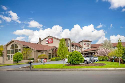 Southeast Salem Hotel | Pet-Friendly Retreat at Best Western Plus Mill Creek Inn