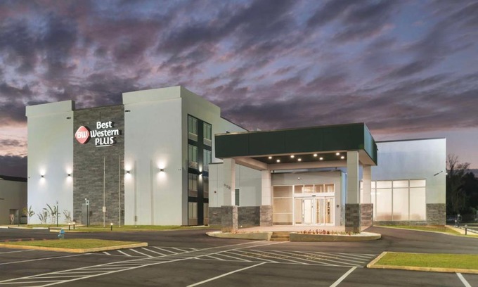 Mobile Hotel | Guest Rated: Best Western Plus Mobile Inn and Suites