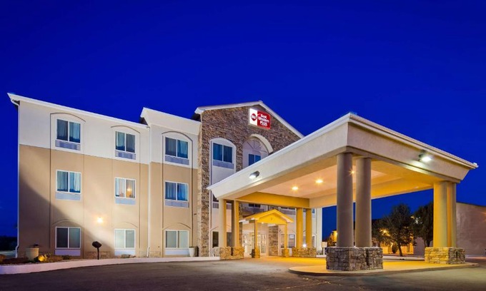 East Las Vegas Hotel | Pet-Friendly Getaway at Best Western Plus Montezuma Inn
