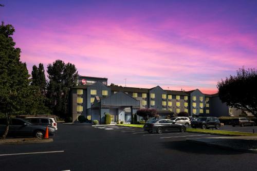 Auburn Hotel | Pet-Friendly Getaway at Best Western PLUS Mountain View Inn