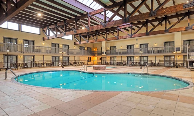 New Ulm Hotel | Guest Favorite: Best Western Plus New Ulm with Pool & Spa