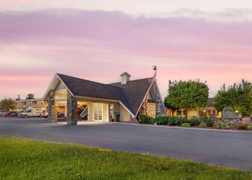 Plattsburgh Hotel | Pet-Friendly Retreat at Best Western Plus Plattsburgh