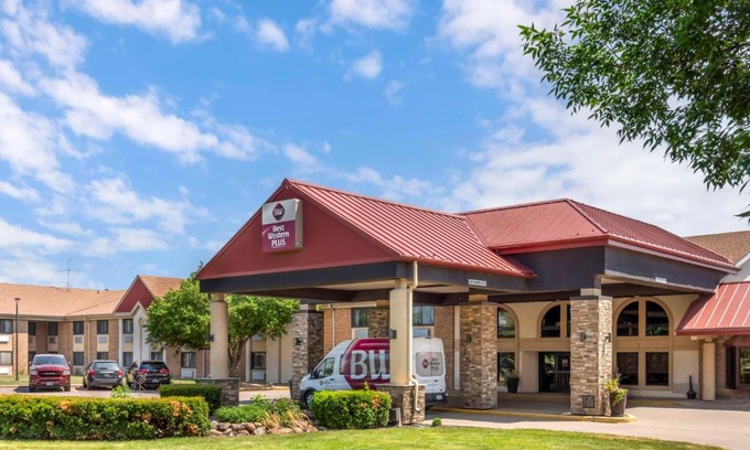 Sioux Falls Hotel | Discover Best Western Plus Ramkota Hotel with Pool & Dining