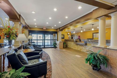 Clarendon Hotel | Pet-Friendly Retreat at Best Western Plus Red River Inn