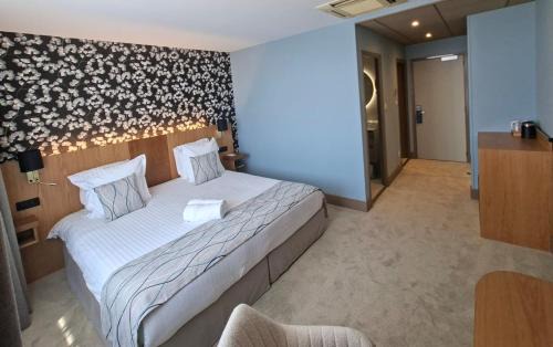 Sanary-sur-Mer Hotel | Discover Soleil et Jardin: Pet-Friendly Oceanfront Retreat