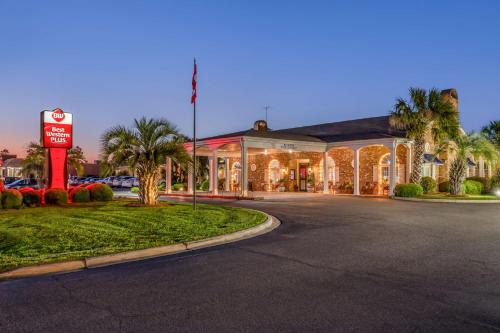 Santee Hotel | Pet-Friendly Oceanfront Retreat: Best Western PLUS Santee Inn