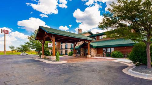 Sidney Hotel | Highly Rated Best Western Plus Sidney Lodge with Pool & Pets