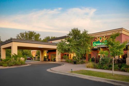 Shoreview Hotel | Discover Best Western Plus St. Paul North with Ocean Views