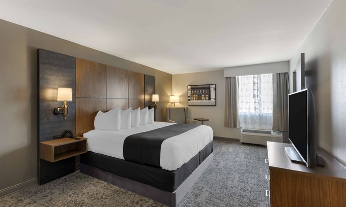 St. Charles Hotel | Inviting Stay at Best Western Plus The Charles Hotel