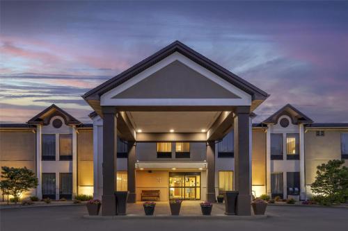 Olean Hotel | Guest-Favorite Best Western Plus University Inn with Pool