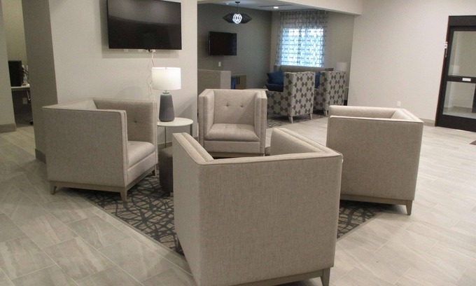 Wills Point Hotel | Discover Best Western Plus Wills Point with Pool & Breakfast