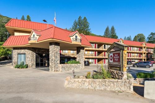 Mariposa Hotel | Pet-Friendly Getaway at Best Western Plus Yosemite Way Station