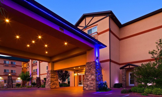 La Verkin Hotel | Ideal Getaway at Best Western Plus Zion West Hotel