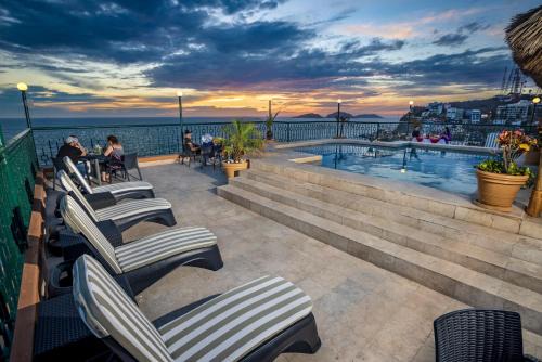 Downtown Mazatlan Hotel | Discover Best Western Posada Freeman: Pool & Breakfast Awaits