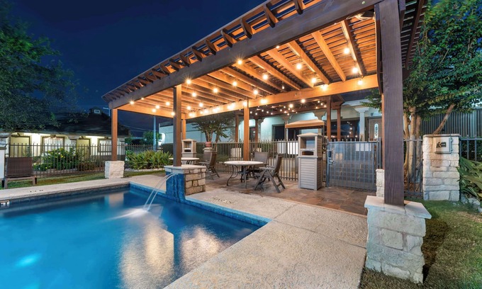 Burnet Hotel | Experience Comfort at Best Western Post Oak Inn