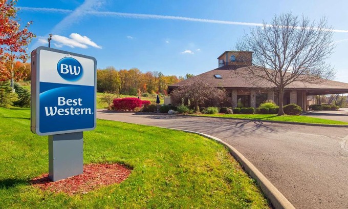 Mansfield Hotel | Pet-Friendly Best Western Richland Inn with Ocean Views