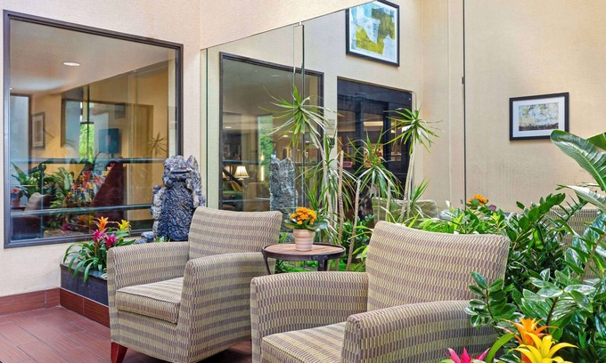 Rockland Hotel | Comfortable Stay at Best Western Rockland with Dining Options
