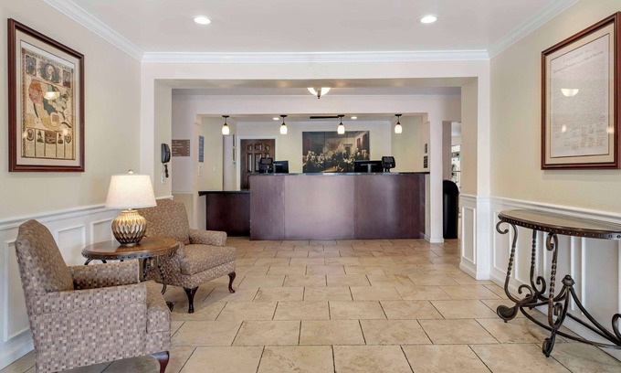 Salinas Hotel | Guest Favorite: Best Western Salinas Monterey Hotel & Spa