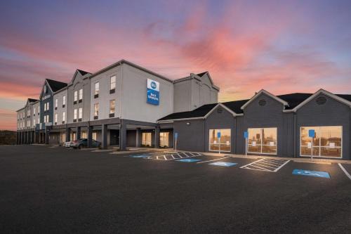 Little Rock Hotel | Inviting Stay at Best Western Shackleford with Private Pool