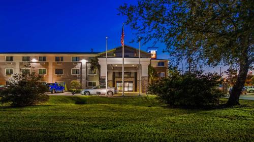 Slidell Hotel | Comfortable Stay at Best Western Slidell Hotel with Pool