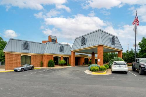 Staunton Hotel | Discover Best Western Staunton Inn: Pet & Child Friendly Stay