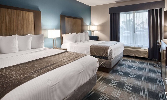 Weslaco Hotel | Welcoming Best Western Town Center Inn with Pool & Spa