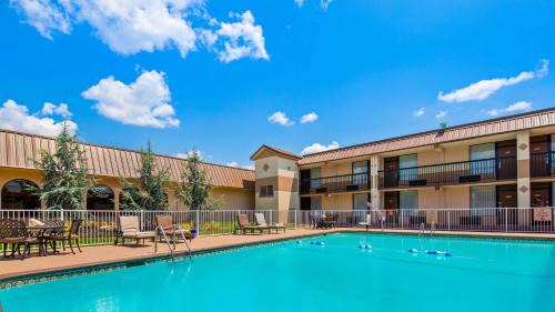 Tulsa Hotel | Convenient Stay at Best Western Tulsa Airport with Pool