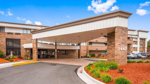 Warren Hotel | Comfortable Stay at Best Western Warren Hotel with Pool Access