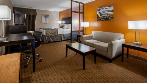 Lubbock Hotel | Relax at Best Western Plus Lubbock Windsor Inn & Enjoy Amenities