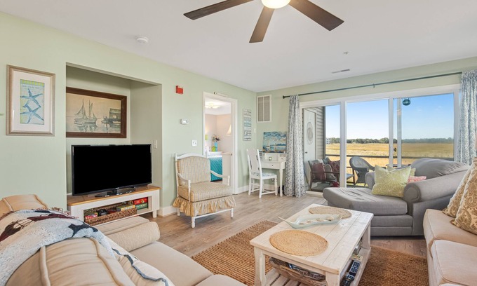Ocean View Condo | Elegant Bethany Bay Condo with Pool and Ocean Views