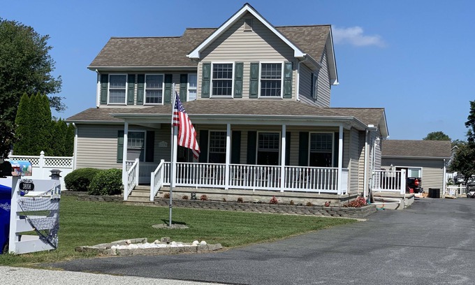 Cedar Neck House | Family and Pet-Friendly Hotel Near Bethany Beach & Marinas