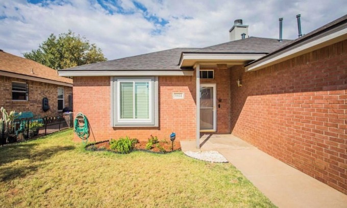 Lubbock House | Unforgettable Bethel Nest with BBQ, Jet Tub & Walk-in Shower
