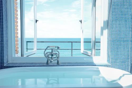 Sail Rock Beach Bed & Breakfast | Oceanfront Bethlehem B&B in Beautiful Kenting