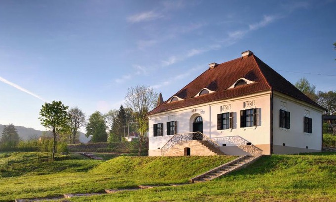 Danes Hotel | Discover Bethlen Estates: Family-Friendly Retreat in Transylvania
