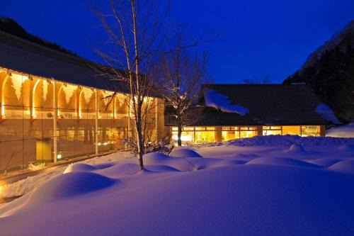 Minakami Hotel | Elegant Bettei Senjyuan: 5-Star Retreat with Hot Tub