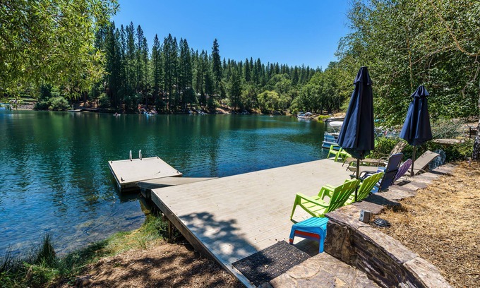 Groveland House | Experience Lakefront Bliss with Private Dock by Yosemite