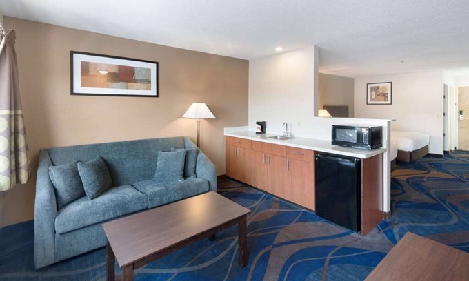Tri-Cities Resort | Perfect Spot for Your Vacation! Pet-Friendly & Breakfast Included
