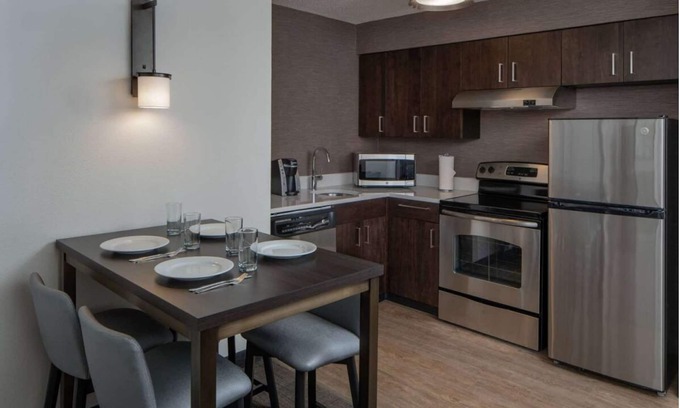 Fairfax Hotel | Ideal Retreat: 3 Modern Units Near Stringfellow Park