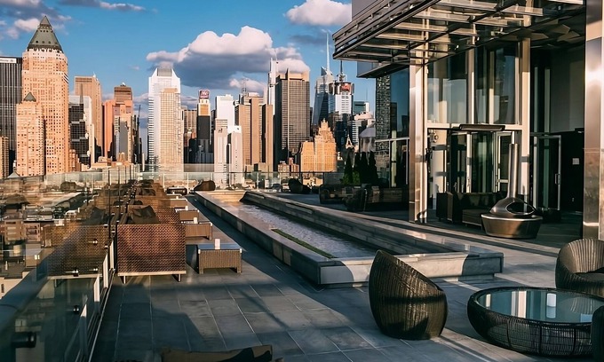 Hell's Kitchen Hotel | Ideal Ocean Drive Retreat: Pet-Friendly Units Await!