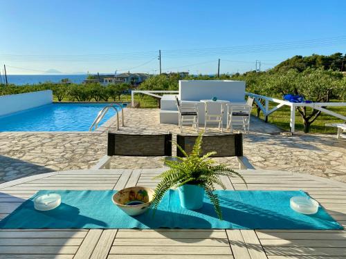 Pyrgos House | Betty's Villas: 4-Star Family Retreat with Pool & High Ratings