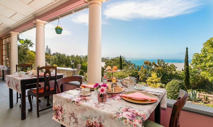 Mossel Bay House | Bettys Boutique Hotel: Guest Rated 9.4 with Pool & Restaurant
