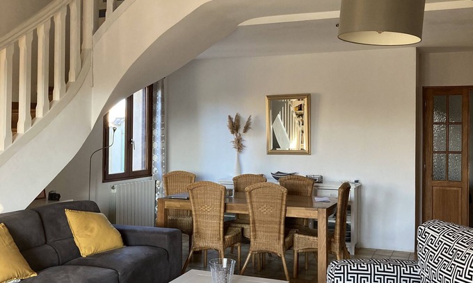 Entraigues-sur-la-Sorgue House | Relaxing Garden Villa with Pool Near Avignon and Ventoux