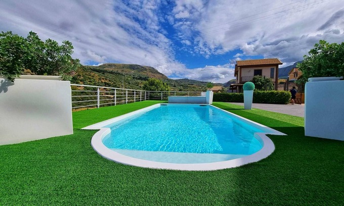 Trabia Villa | Relaxing Villa with Pool Near Palermo and Cefalù