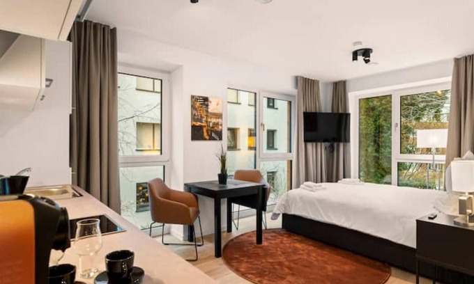 Oldenburg Apartment | Cozy Between Studios - Family-Friendly with Breakfast Included
