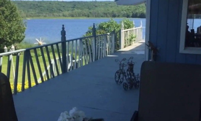 Newport Apartment | Unforgettable Getaway: Between the Brook and Lake Retreat