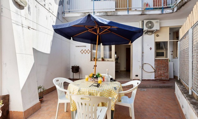 Aci Trezza Apartment | Cozy Apartment Between the Center and the Sea with Terrace