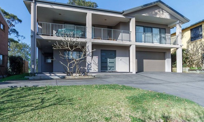 Green Point House | Relaxing Retreat Between the Ocean and Lake with Spa Amenities